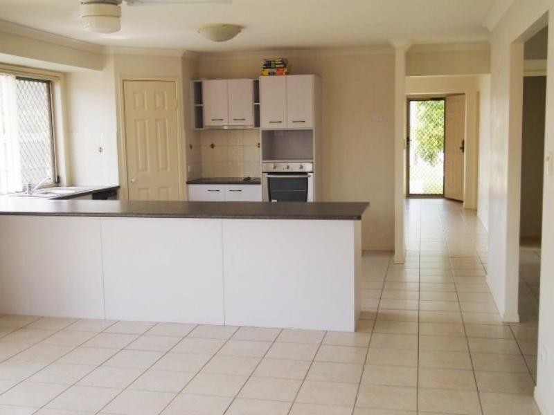 61 Watarrka Dr, Parkinson QLD 4115