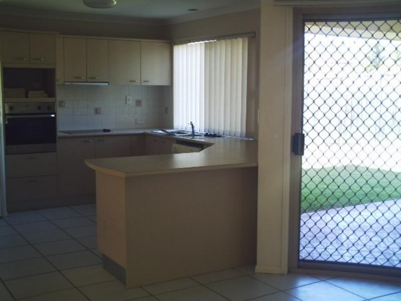 18 Mitchell Pl, Parkinson QLD 4115