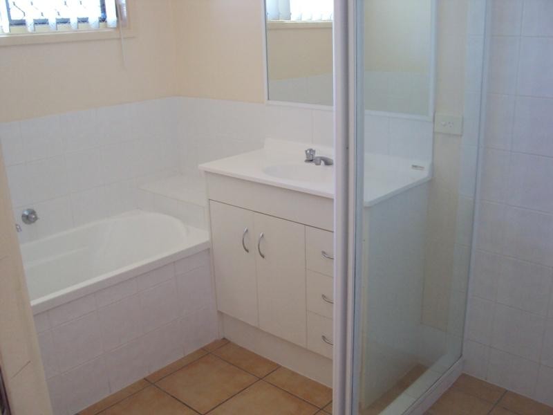 9 Jay Cres, Redland Bay QLD 4165