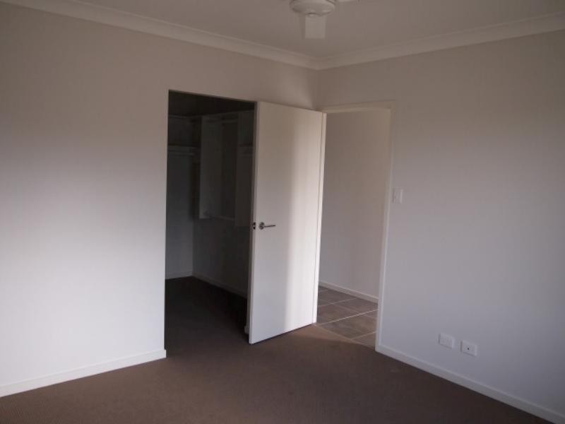 4 Rise  Cct, Pacific Pines QLD 4211