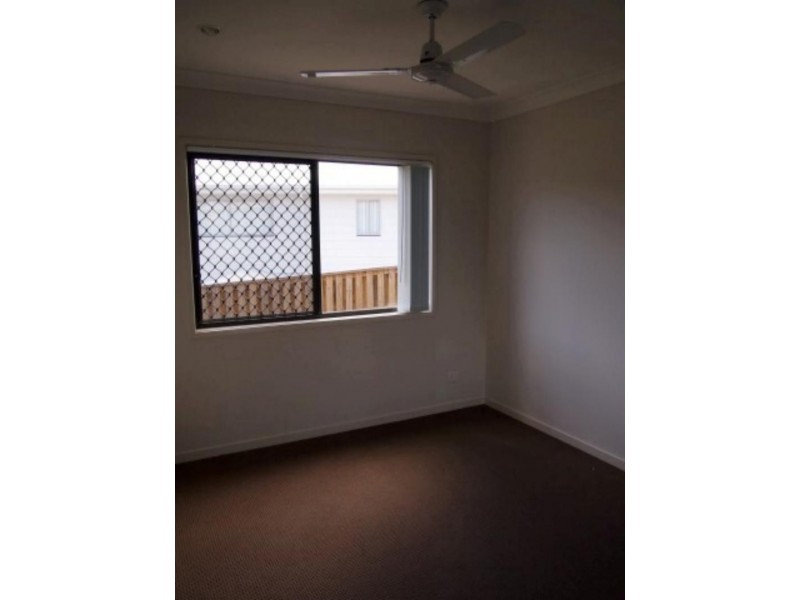 4 Rise  Cct, Pacific Pines QLD 4211