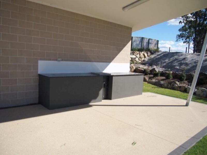 4 Rise  Cct, Pacific Pines QLD 4211