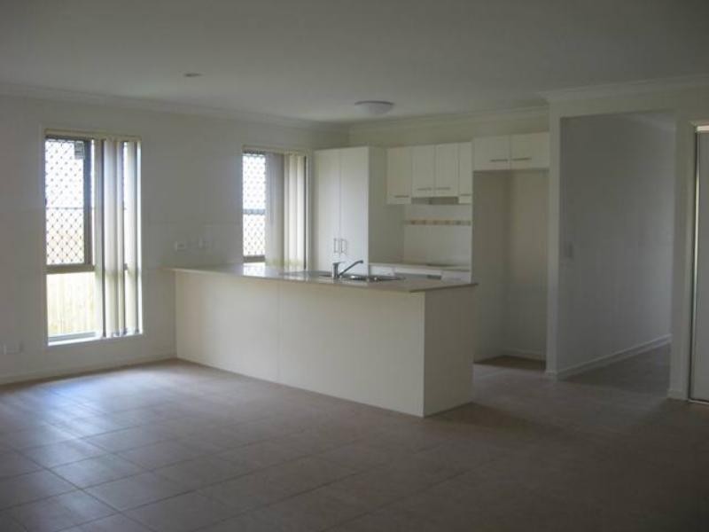 60 McLachlan Cct, Pimpama QLD 4209