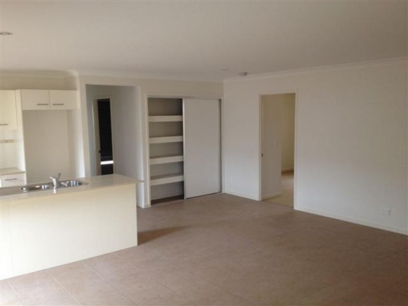 60 McLachlan Cct, Pimpama QLD 4209
