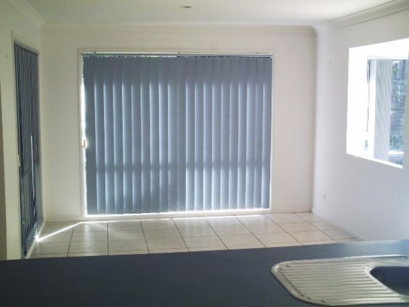 4 Dennis  Cl, Calamvale QLD 4116