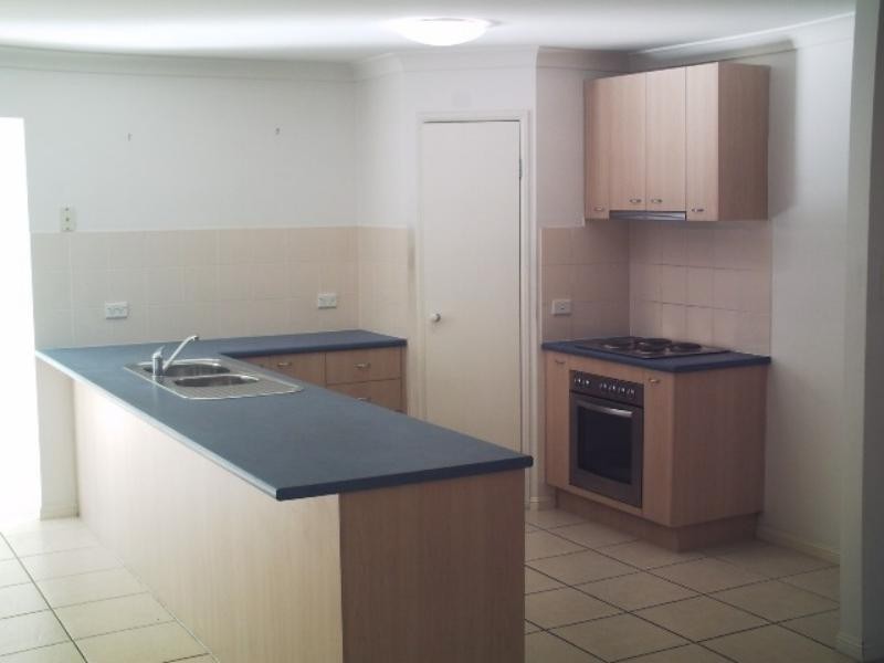 4 Dennis  Cl, Calamvale QLD 4116