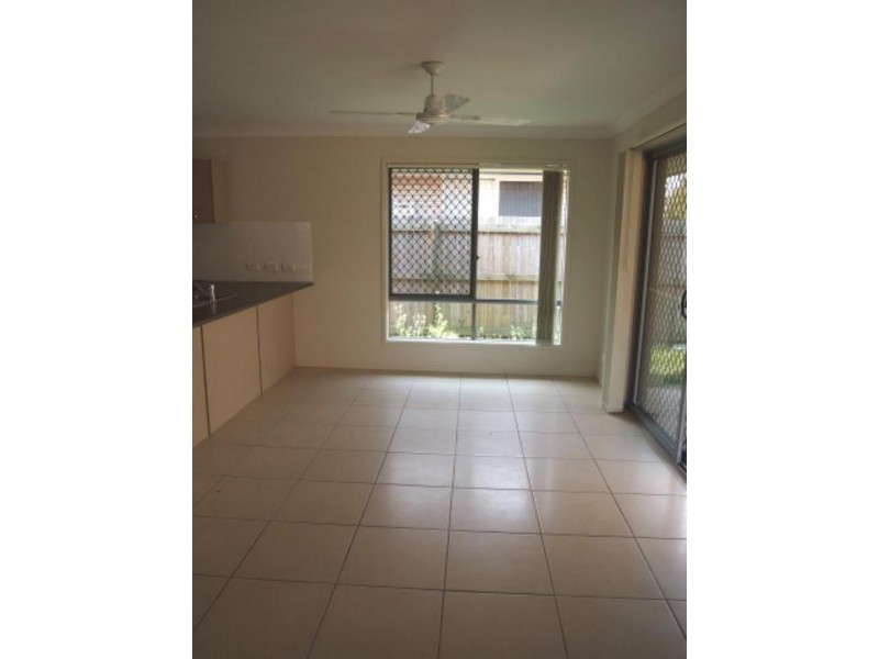 14 Shaun St, Redbank Plains QLD 4301