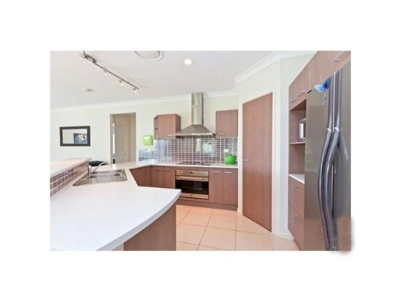 9 Aquila St, Redland Bay QLD 4165