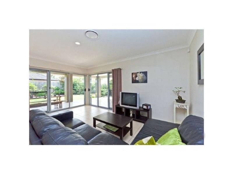 9 Aquila St, Redland Bay QLD 4165