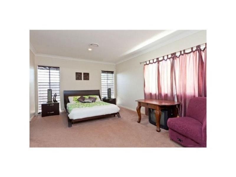 9 Aquila St, Redland Bay QLD 4165
