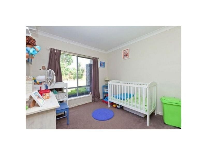 9 Aquila St, Redland Bay QLD 4165