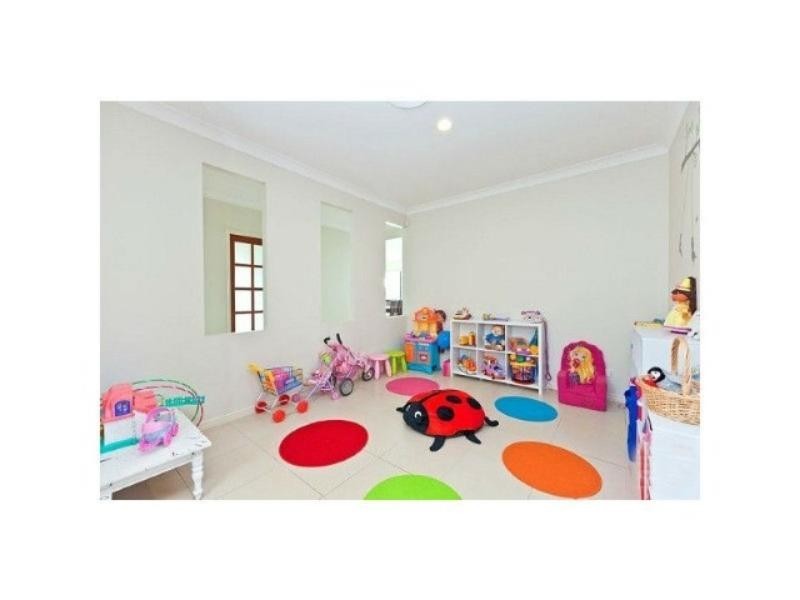 9 Aquila St, Redland Bay QLD 4165