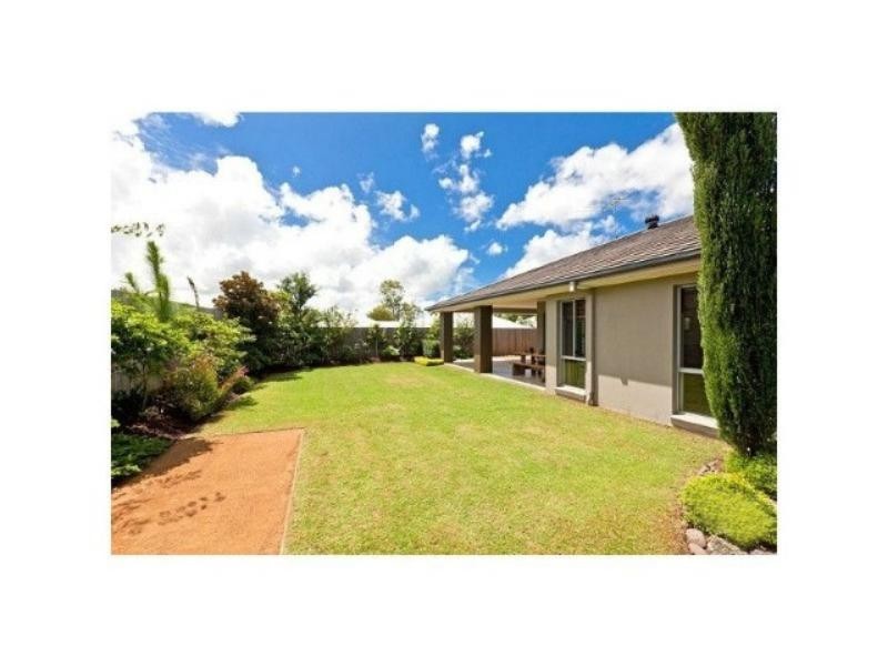 9 Aquila St, Redland Bay QLD 4165