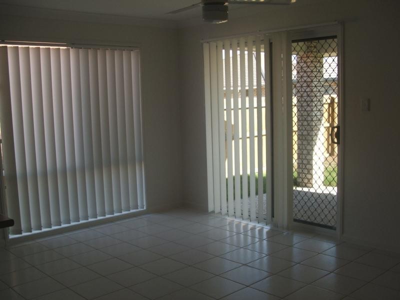 8 Lake Wivenhoe Ct, Logan Reserve QLD 4133