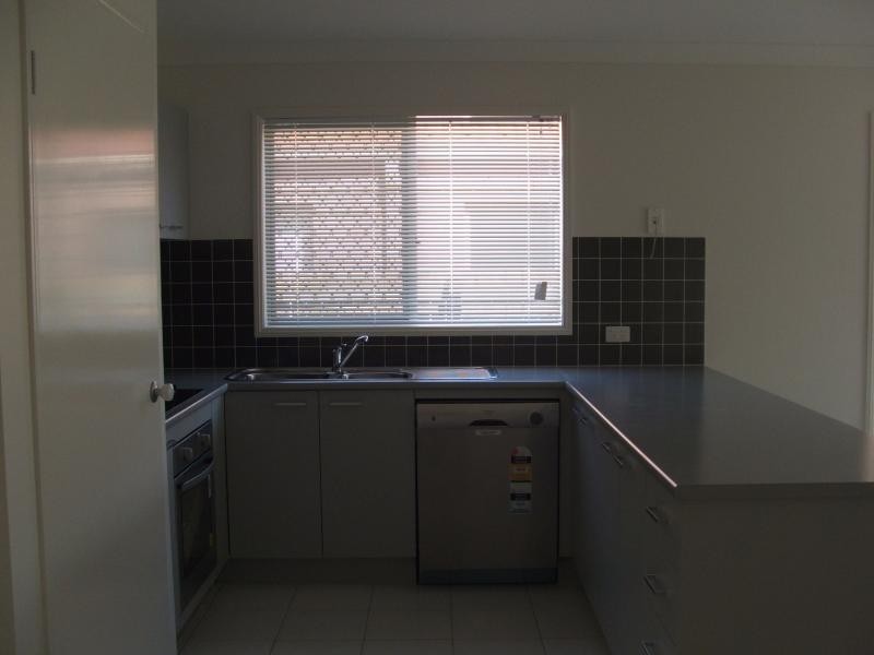 8 Lake Wivenhoe Ct, Logan Reserve QLD 4133