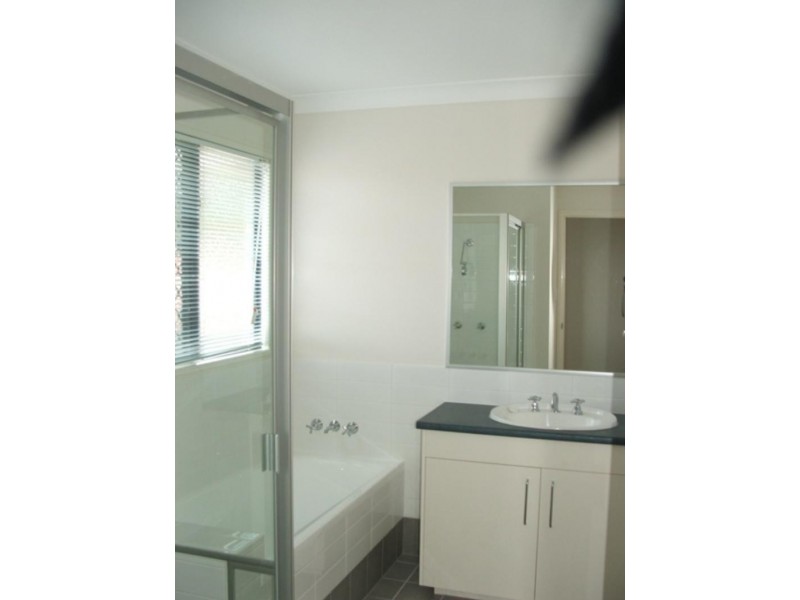 44  Salubris  Pl, Moggill QLD 4070