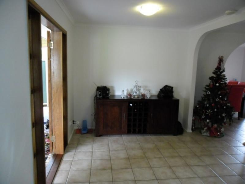 2 Stormbridge Ct, Daisy Hill QLD 4127