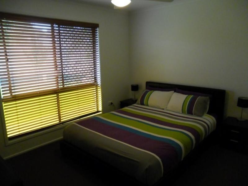 2 Stormbridge Ct, Daisy Hill QLD 4127