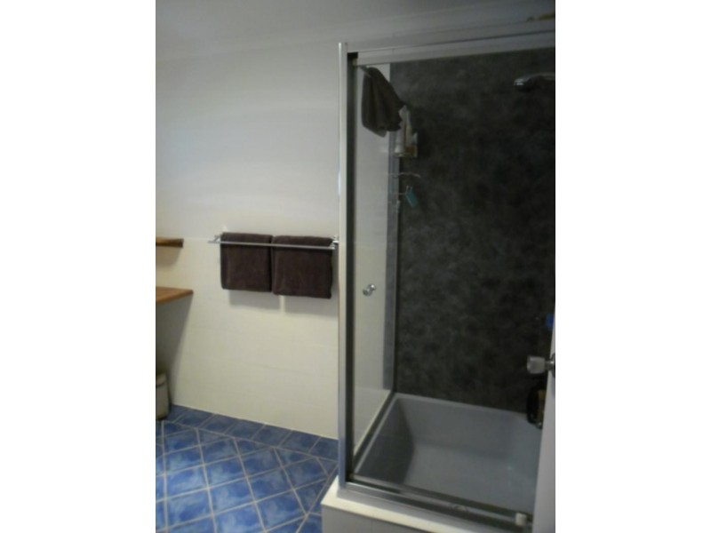 2 Stormbridge Ct, Daisy Hill QLD 4127