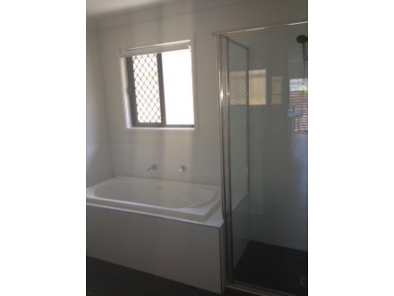 10 Erbin  Lane, Augustine Heights QLD 4300