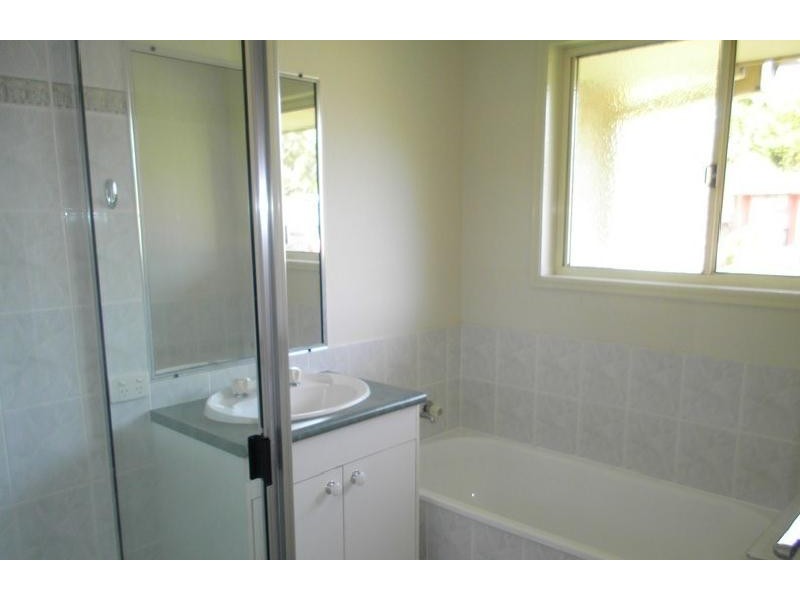 4 Burnier Ct, Shailer Park QLD 4128