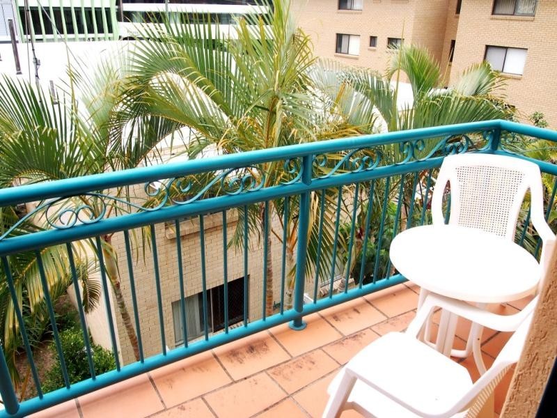 40/17 Philip Ave, Broadbeach QLD 4218