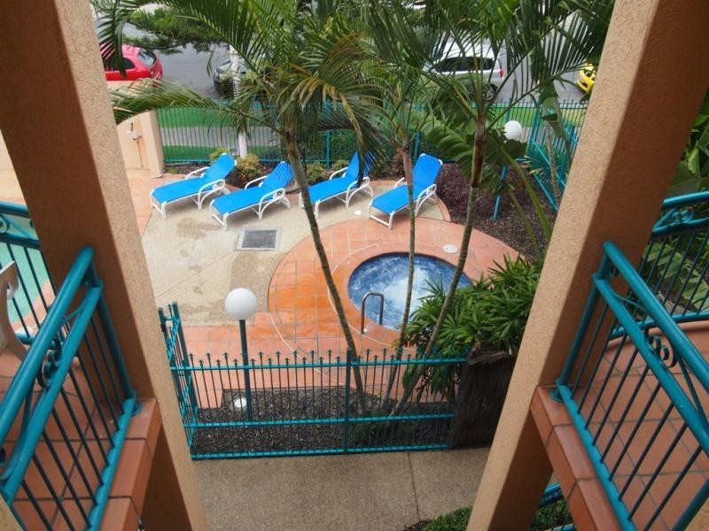 40/17 Philip Ave, Broadbeach QLD 4218
