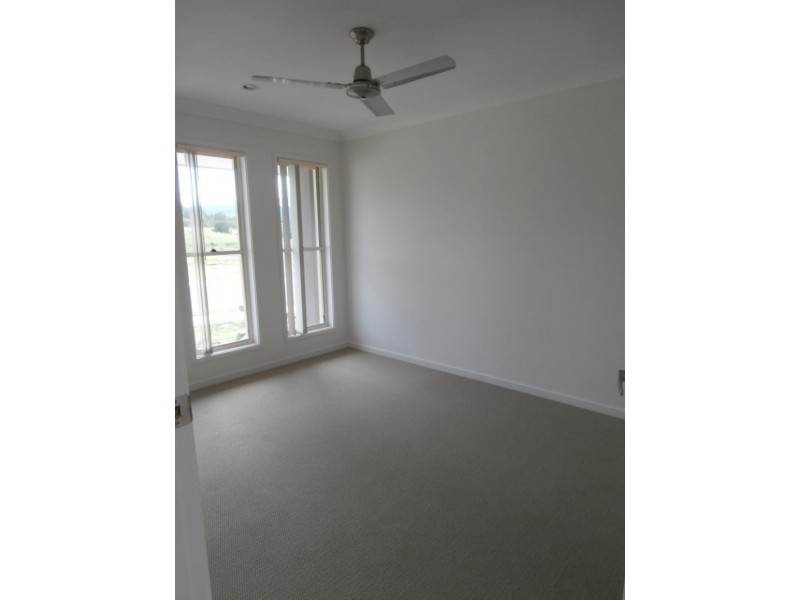 11 Waterhouse Dr, Pimpama QLD 4209