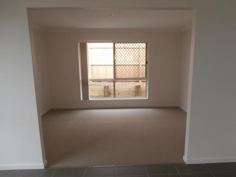 11 Waterhouse Dr, Pimpama QLD 4209