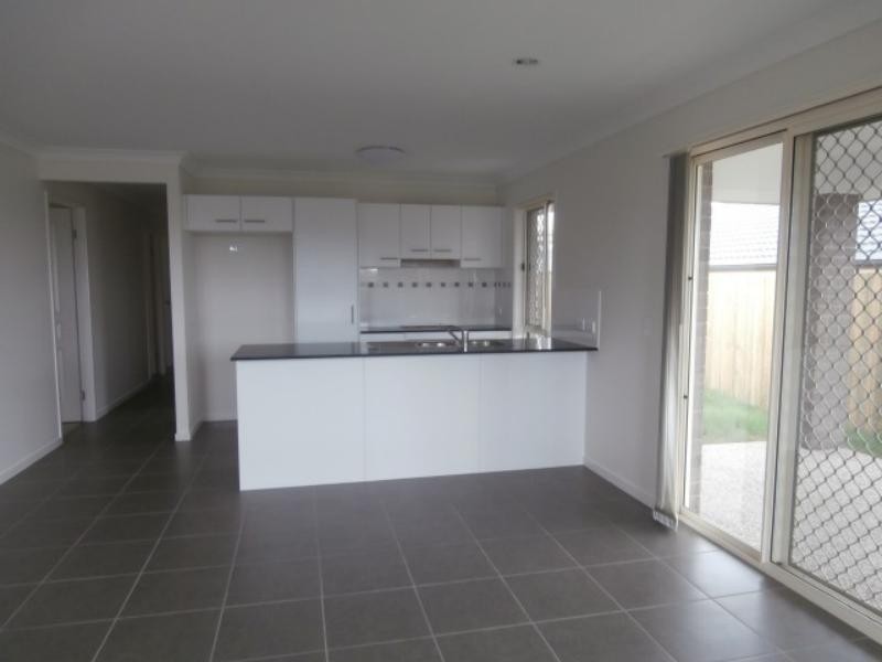 11 Waterhouse Dr, Pimpama QLD 4209