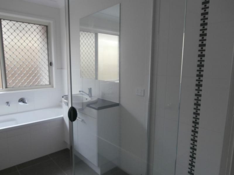 11 Waterhouse Dr, Pimpama QLD 4209