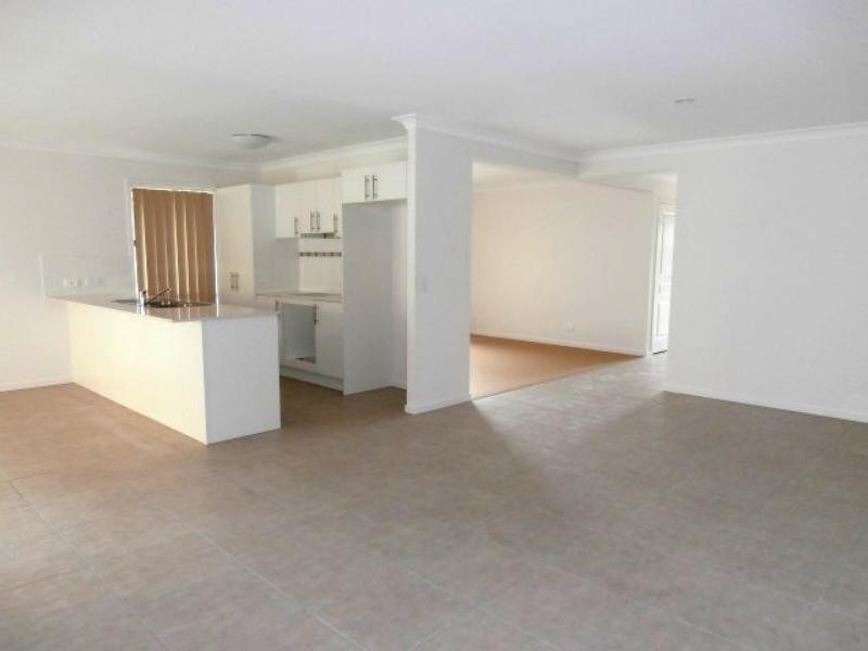 9 Penfold Ct, Holmview QLD 4207