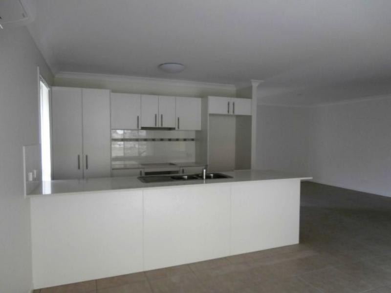 9 Penfold Ct, Holmview QLD 4207