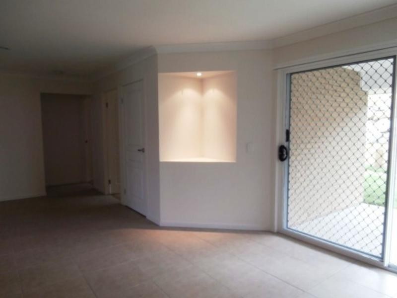 9 Penfold Ct, Holmview QLD 4207