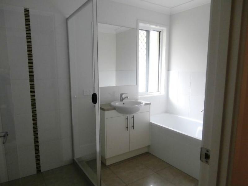 9 Penfold Ct, Holmview QLD 4207