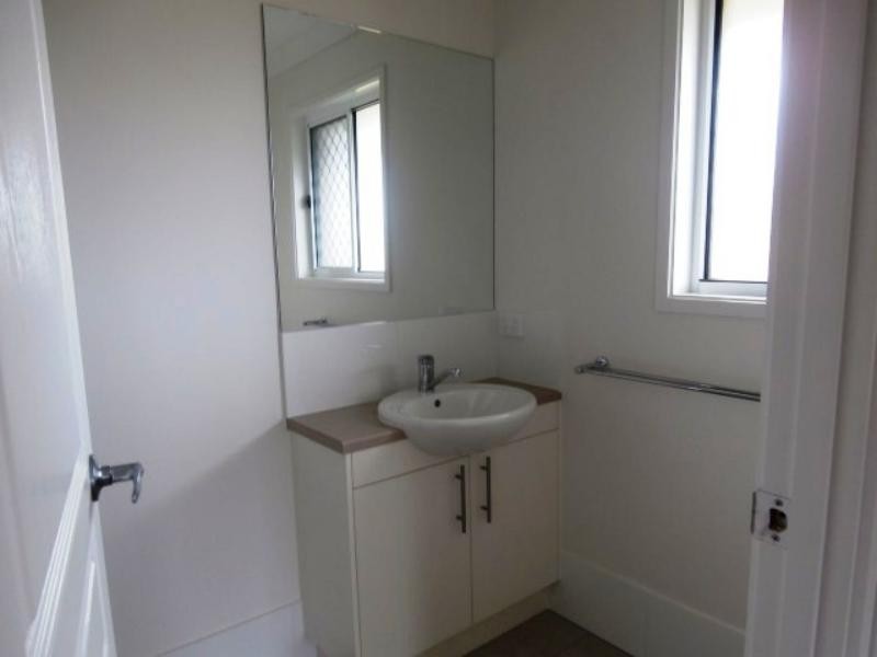 9 Penfold Ct, Holmview QLD 4207