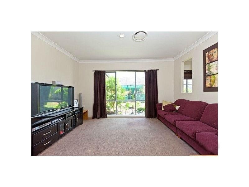 9 Aquila St, Redland Bay QLD 4165