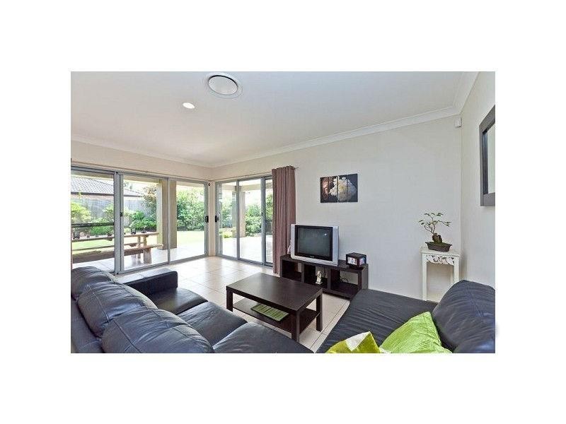 9 Aquila St, Redland Bay QLD 4165