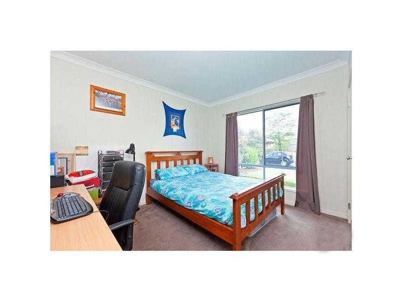 9 Aquila St, Redland Bay QLD 4165