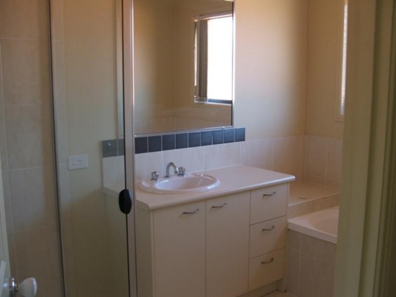 1 bartle frere Cres, Algester QLD 4115