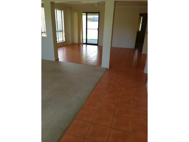 17 Pinewood  St, Wynnum West QLD 4178