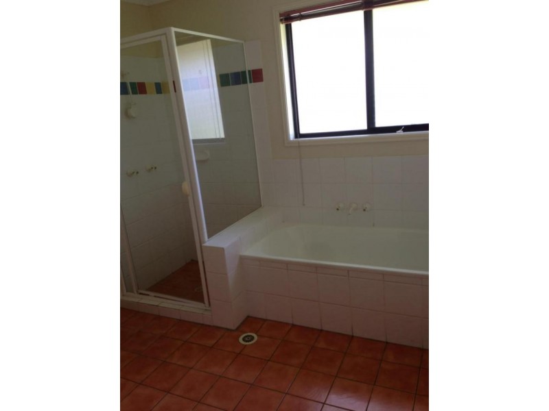 17 Pinewood  St, Wynnum West QLD 4178