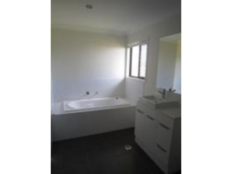 5 Dray  Ct, Riverhills QLD 4074