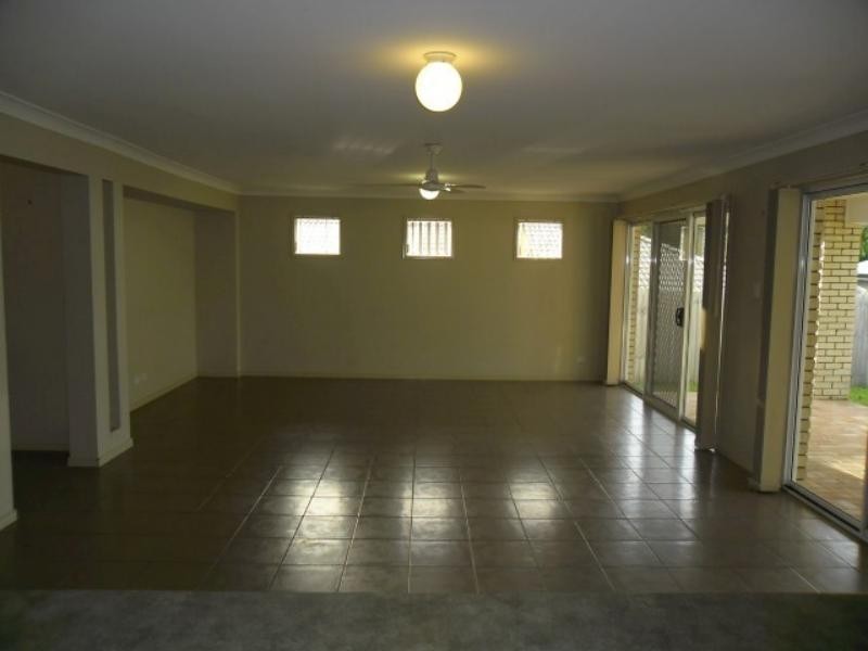 1 Plum Ct, Redland Bay QLD 4165