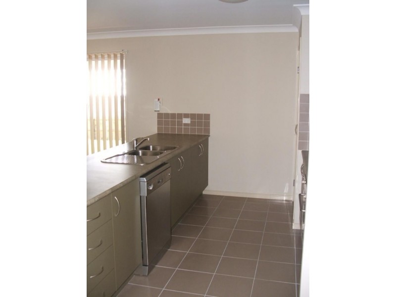 1 Plum Ct, Redland Bay QLD 4165