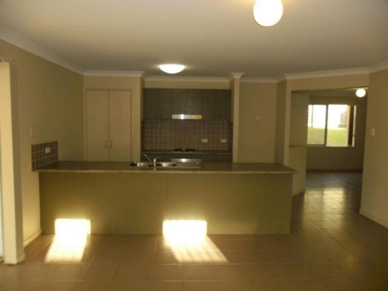 1 Plum Ct, Redland Bay QLD 4165