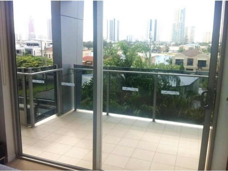 26/52 Darrambal St, Surfers Paradise QLD 4217