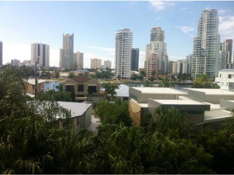 26/52 Darrambal St, Surfers Paradise QLD 4217