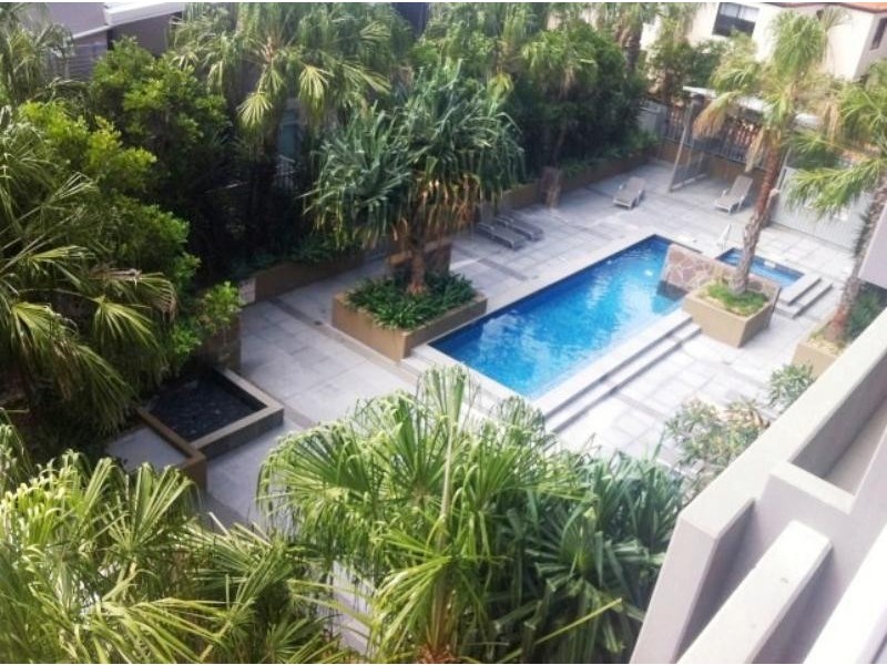 26/52 Darrambal St, Surfers Paradise QLD 4217