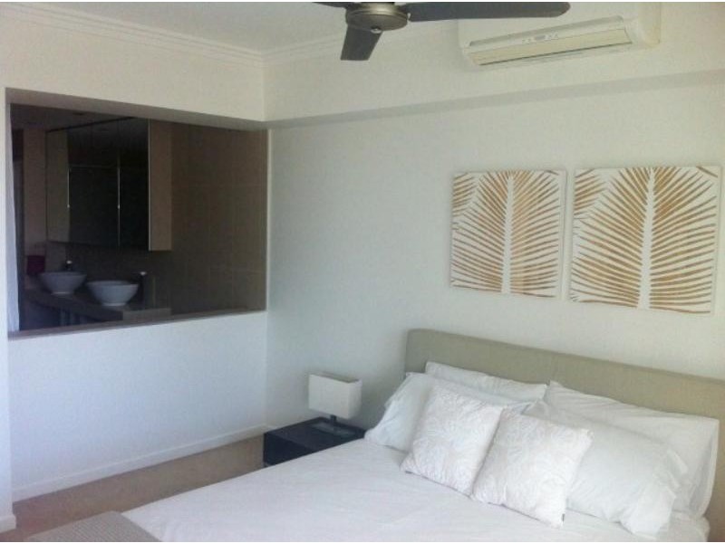 26/52 Darrambal St, Surfers Paradise QLD 4217